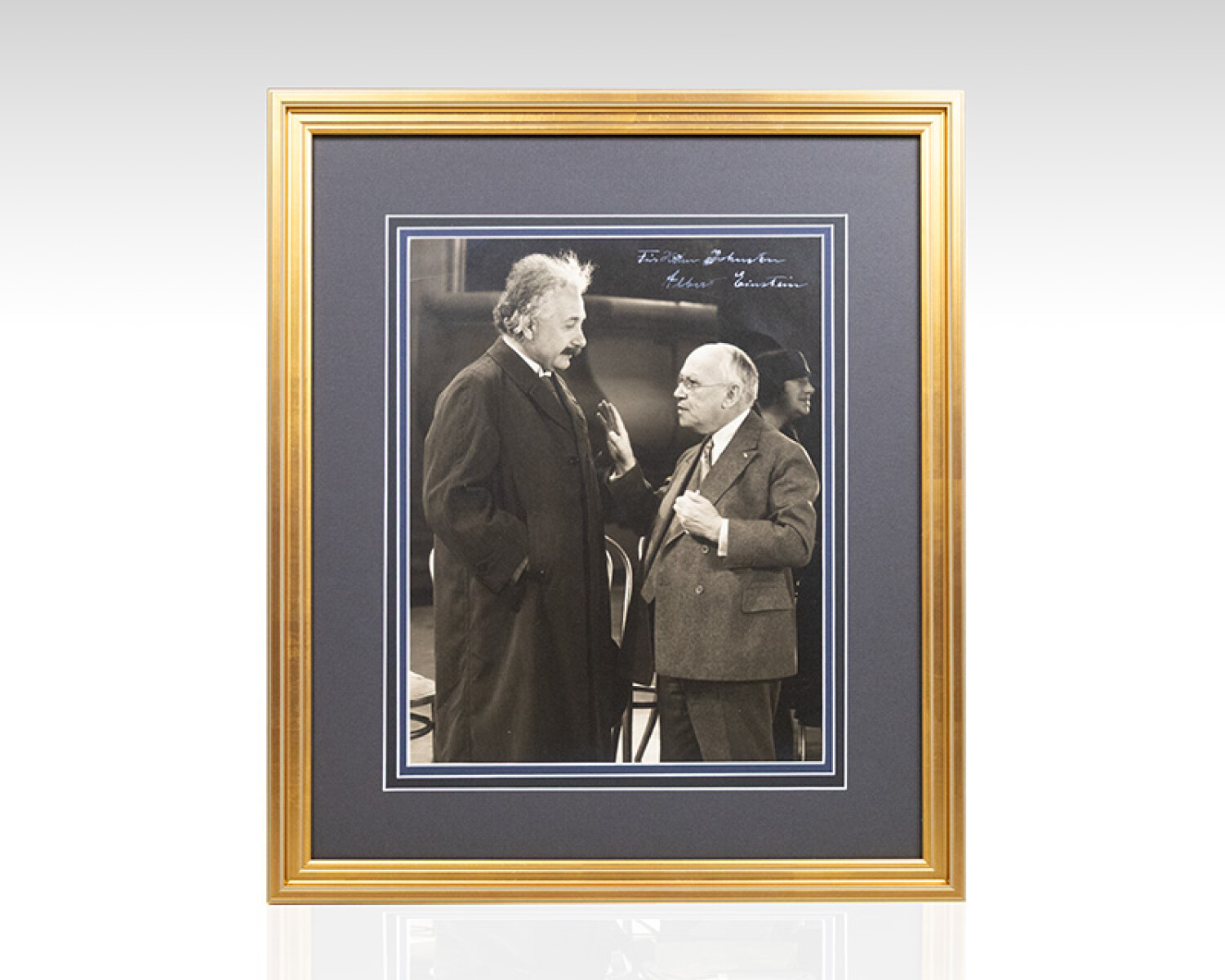 Engine Books Albert Einstein Signed Photograph. - viaLibri